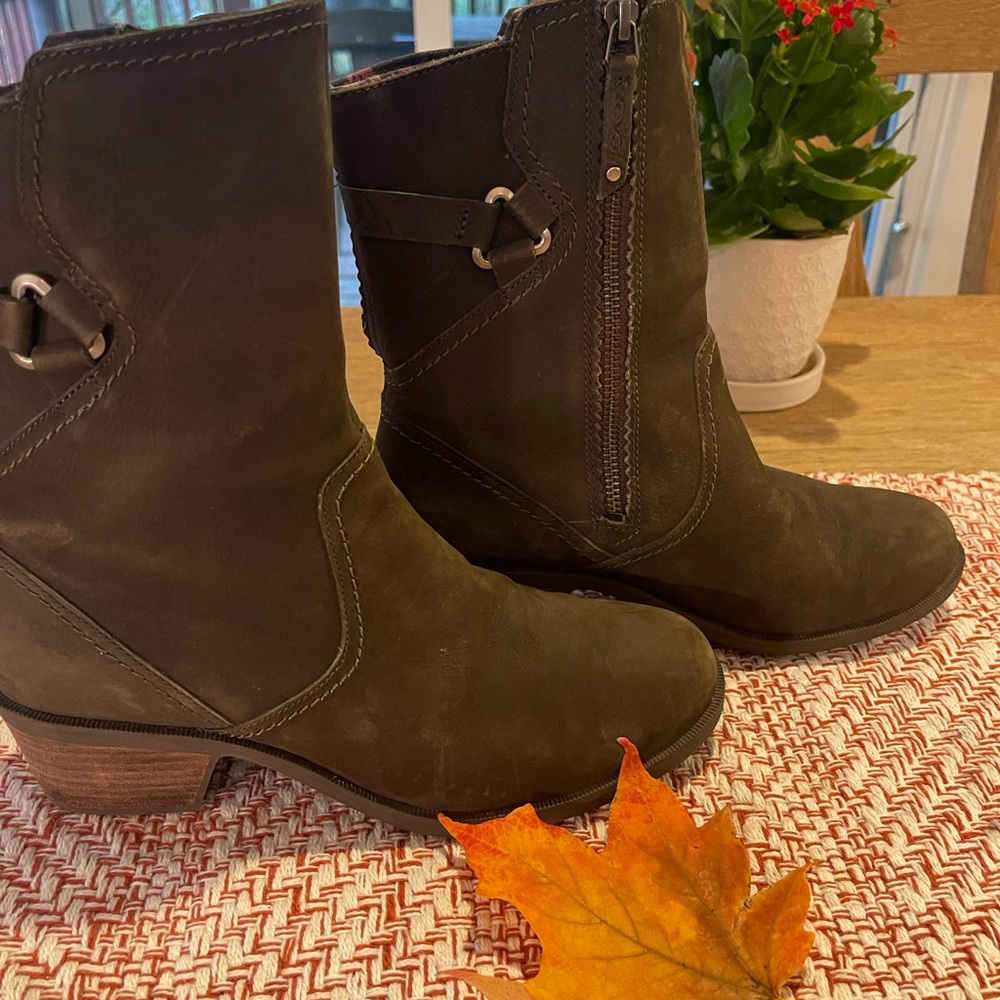 Teva Foxy Olive Green Suede Heeled Mid Boots 8.5